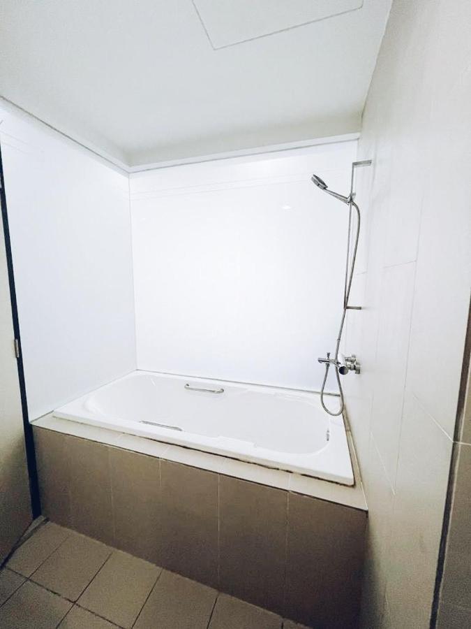 Connected Train 3 Bedrooms - Above Klgateway Mall 14 쿠알라룸푸르 외부 사진