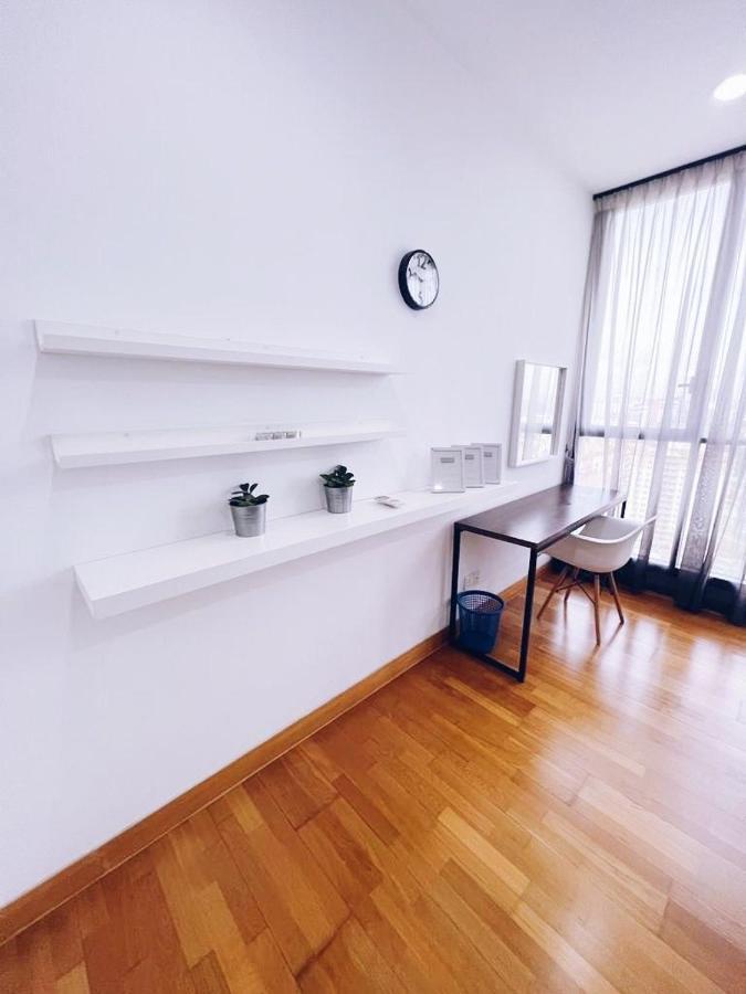 Connected Train 3 Bedrooms - Above Klgateway Mall 14 쿠알라룸푸르 외부 사진