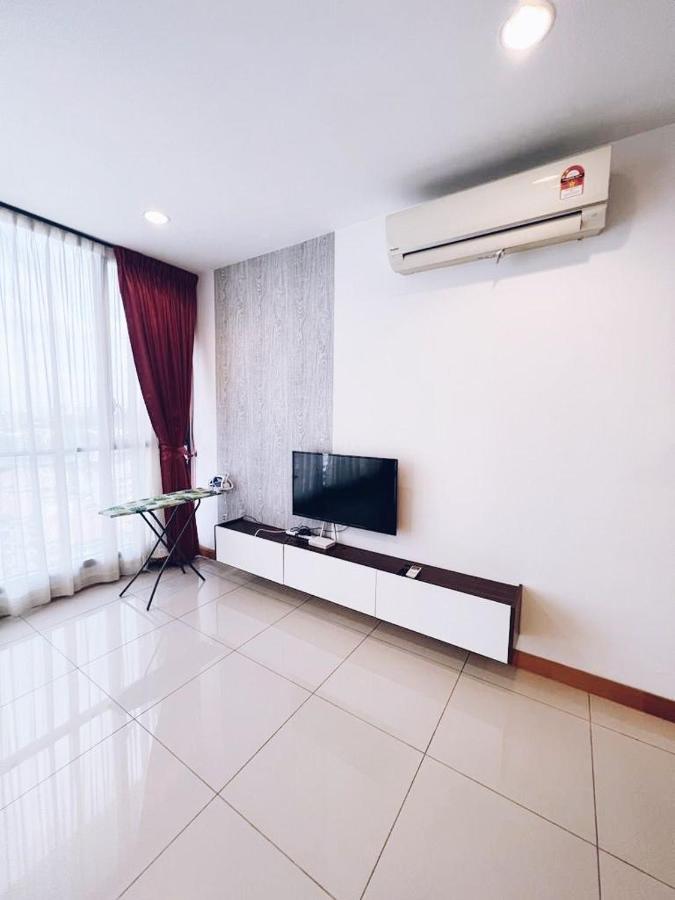 Connected Train 3 Bedrooms - Above Klgateway Mall 14 쿠알라룸푸르 외부 사진