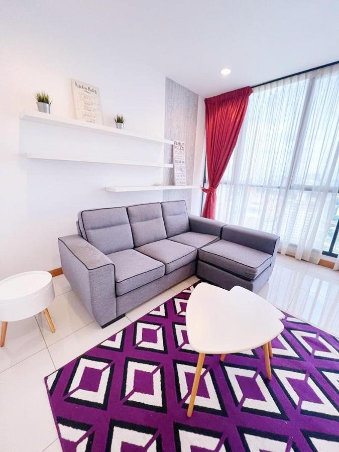 Connected Train 3 Bedrooms - Above Klgateway Mall 14 쿠알라룸푸르 외부 사진