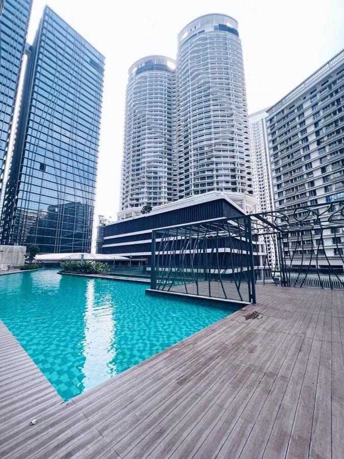 Connected Train 3 Bedrooms - Above Klgateway Mall 14 쿠알라룸푸르 외부 사진