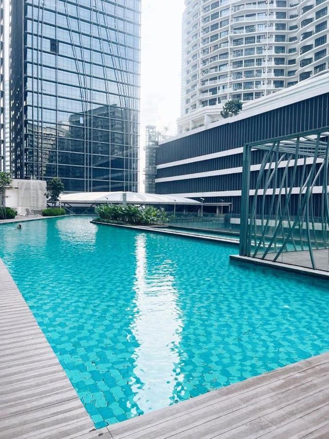 Connected Train 3 Bedrooms - Above Klgateway Mall 14 쿠알라룸푸르 외부 사진