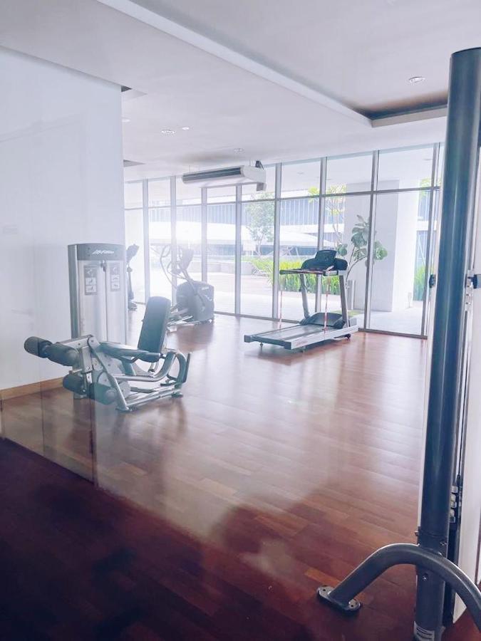 Connected Train 3 Bedrooms - Above Klgateway Mall 14 쿠알라룸푸르 외부 사진