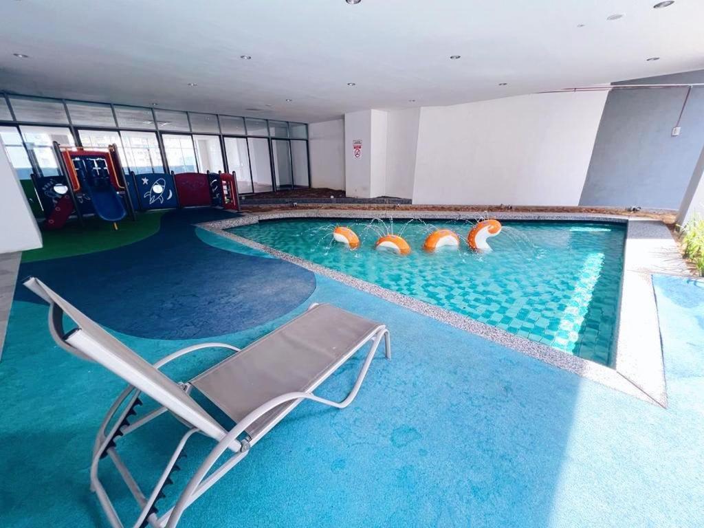 Connected Train 3 Bedrooms - Above Klgateway Mall 14 쿠알라룸푸르 외부 사진