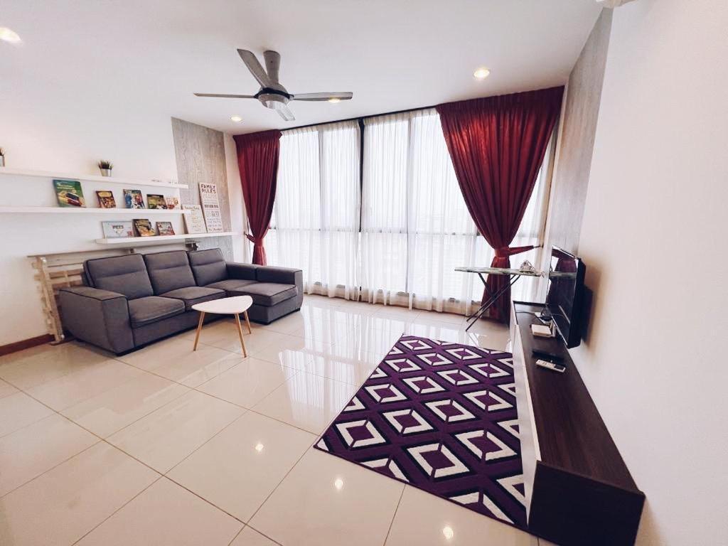 Connected Train 3 Bedrooms - Above Klgateway Mall 14 쿠알라룸푸르 외부 사진