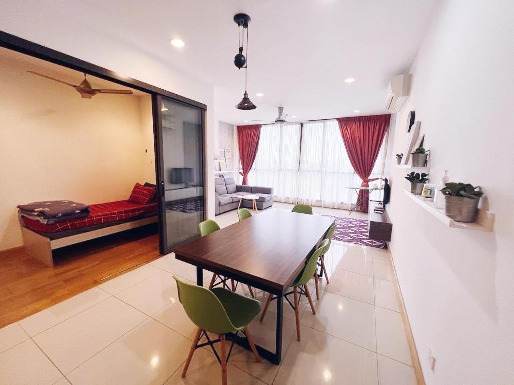 Connected Train 3 Bedrooms - Above Klgateway Mall 14 쿠알라룸푸르 외부 사진