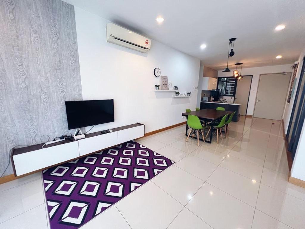 Connected Train 3 Bedrooms - Above Klgateway Mall 14 쿠알라룸푸르 외부 사진